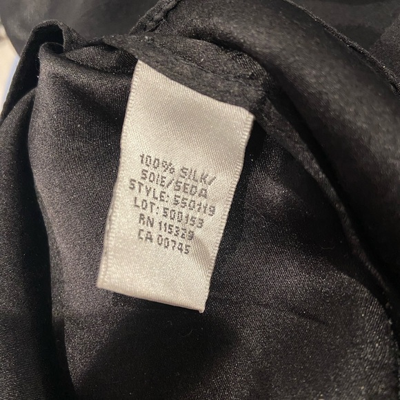 100% silk v neck dress with lace cap sleeves and beaded detail - Picture 7 of 7